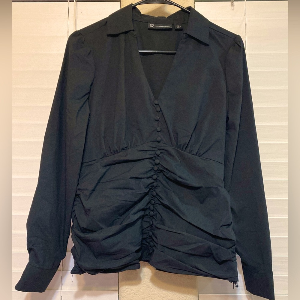 🖤 Flattering Button Down